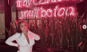 Queen Patrona Fanbus